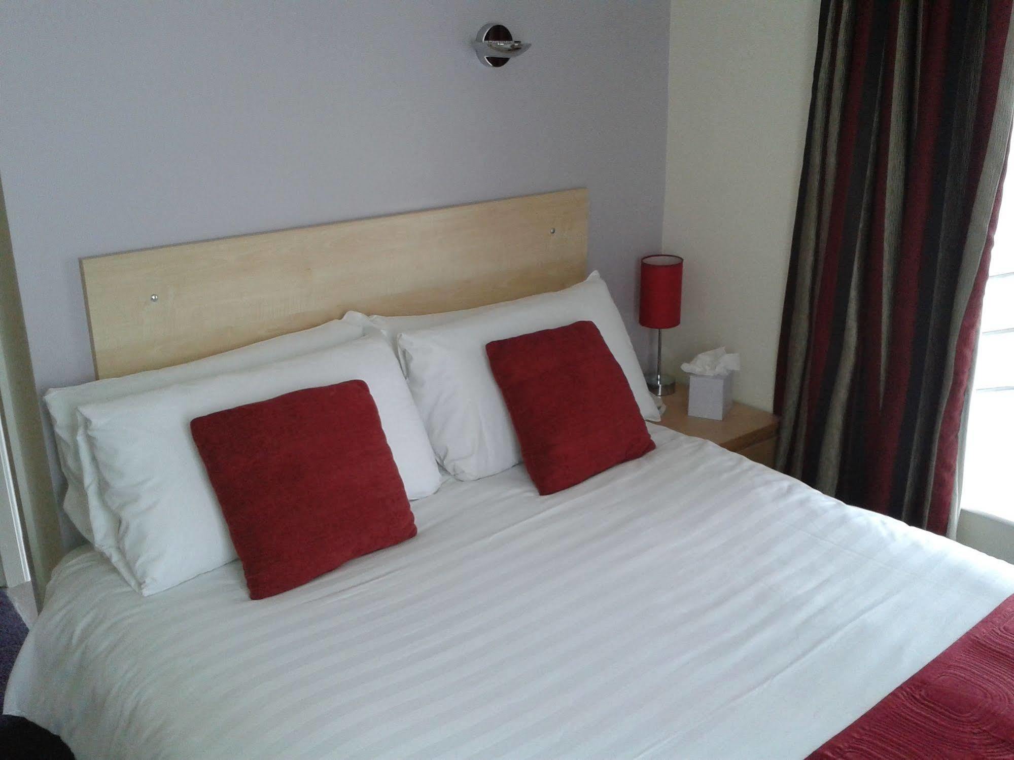 Waterfront Hotel Brighouse Dış mekan fotoğraf