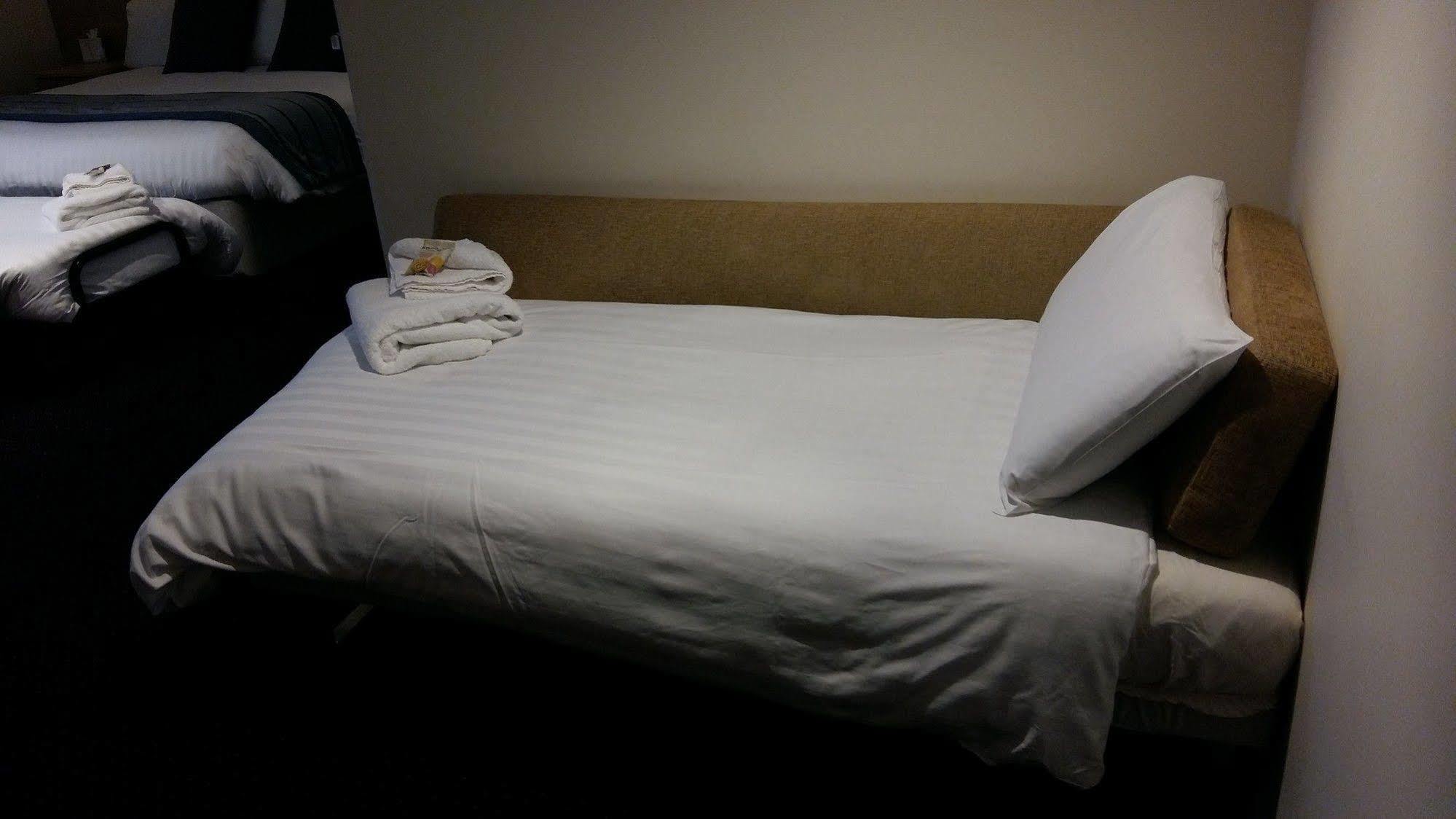 Waterfront Hotel Brighouse Dış mekan fotoğraf